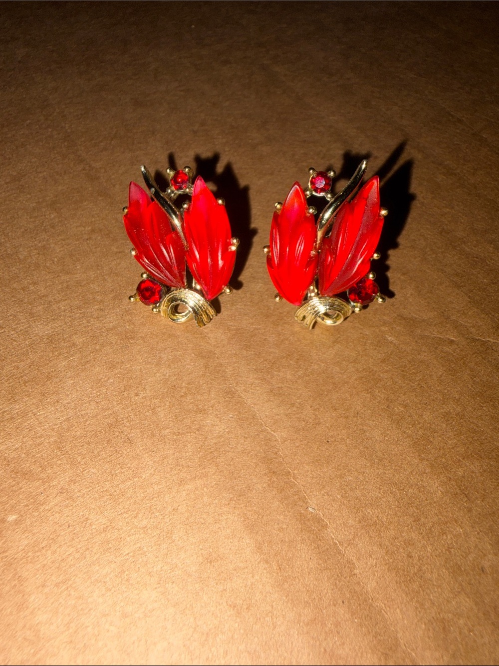 Vintage 1950s Lisner Signed Red Jelly Lucite Leaf Clip On Earrings Rhinestone